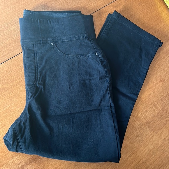 Ricki’s Black Stretch Capris - Picture 1 of 4